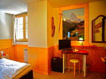 山岳ホテルこだわりの1室。マッターホルン。アルペンムード満点のお部屋です。