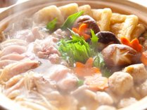 【夕食】大分・地鶏鍋セット：地鶏の香ばしい味わいと新鮮な高原野菜をお召し上がりください！