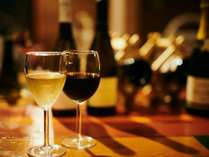 *[カフェバー]ソムリエが厳選した美味しいワインも種類豊富にお楽しみいただけます。