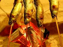 長生館名物「川魚の塩焼き」は岩魚または鮎（夏季）を楽しめます♪