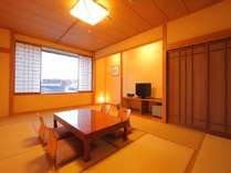 【富士を望む広々な和室１２畳の客室】