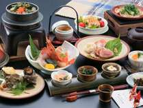 【料理例】日本海の幸を中心に佐渡島黒豚、当館名物イカ墨釜飯を含めたスタンダード和会席コース。