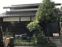 『美知の里』は散居村の美しい風景が見られる富山県南砺市にあり、代々受け継がれてきた自慢の蔵を1日1組限定の貸切宿・ゲストハウスです。ゆったりと安らぎのひとときをお過ごし下さい。