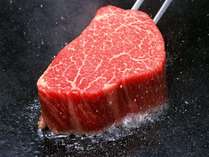 【鉄板焼】上質なお肉はやわらかく、口の中でうまみが存分に広がります