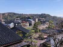 3階寝室から望む浅野川、卯辰山の景色。春は桜も綺麗です。