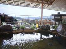 最上階露天風呂では宝塚の街を一望できます。