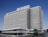 淀川を眼下に見下ろす653室の大型シティホテルです