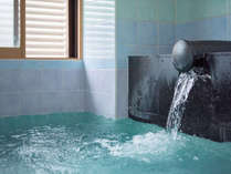 *【大浴場（女性）】豊富な湯量で、こんこんと湧き出る天然温泉。