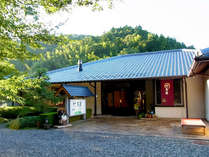 【外観】当館は香川県で唯一の数寄屋造りの平屋建ての純和風旅館です。