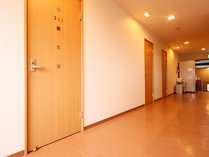 新館廊下◆2階にお部屋がございます