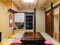 京都「東山駅」徒歩3分。「祇園」「平安神宮」へも徒歩圏内。最大4名。自炊に最適なキッチン。