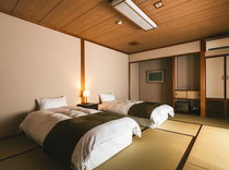 当館のお部屋は一つ一つ間取りやデザインが異なる和室です。写真のようなベッド付き和室もあります。