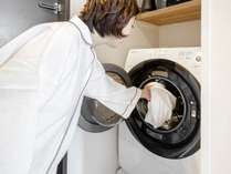 ◆すべての客室に洗濯乾燥機を設置。連泊・中長期の滞在も快適にお過ごしいただけます。
