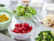 ◆朝食ビュッフェ｜ヘルシー志向のメイン料理・野菜・小鉢・スープ・ヴィーガンメニュー等をご用意（一例）