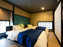 *【Koshi（1F）一例】セミダブルベッドが2台ならんだ寝室。ぐっすりとお休みいただけます。