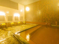 大浴場の床は、石畳のようなレトロなデザインです。