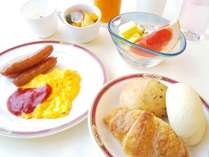 【朝食バイキング】洋食メニュー一例ごはんや讃岐うどんが定番人気ですが、パンもご用意しております。