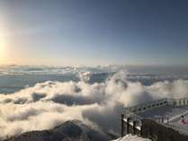 ソラテラス雲海標高1,770ｍ。世界最大級166人乗りのロープウェイに乗って雲の上に。