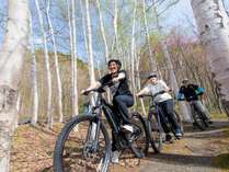 【Eバイクレンタル】自然豊かな定山渓周辺をサイクリング（イメージ）