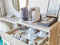 ◇ニッコーフロアのお部屋には、ペットボトルで給水可能なコーヒーマシンやお茶のセットをご用意