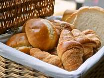【朝食イメージ】パンは毎日3種類ご用意してます