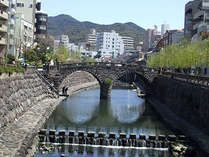 当館から車で約10分の眼鏡橋◇皇居にある二重橋のモデルとして知られる、日本最古の石造りアーチ橋です。