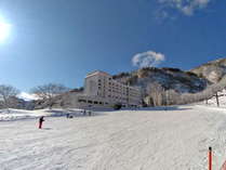 【ゲレンデ直結】　湯沢高原スキー場ファミリーゲレンデ。湯沢温泉スノープレイワールドも徒歩2分