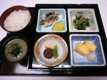 八波亭朝食人気メニュー日替わり和定食♪　ご飯のおかわりは無料ですよ♪