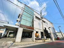 【外観】JR諫早駅から徒歩3分/乗用車35台分の駐車場あり 写真