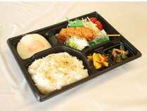 和食の日替わりお弁当。お米は茨城県産コシヒカリを使用しています。