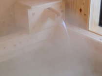 湯畑源泉のひのき貸切風呂は２４時間いつでも入浴可能です