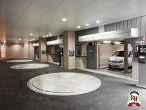 ハイルーフ対応可能な立体駐車場が御座います。（１泊９００円）