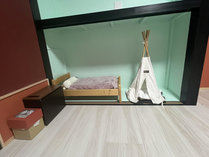 和洋室6畳間（小型犬ペット可）収納スペース&愛犬用ベットになります。