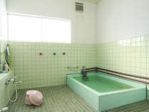 3ヶ所あるお風呂は男女共、ヘルストロン温泉を使用しております。