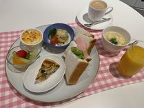 【朝食】サンドイッチ・スープ・サラダ・卵料理・ヨーグルト・フルーツ・ジュース・コーヒー