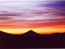 夕日に染まる富士、霧ヶ峰は関東の富士見１００景：忘れじの丘ヒュッテより徒歩２０分