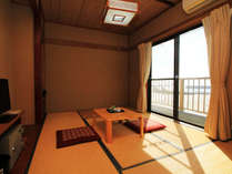 和室6畳　ベランダからは、爽やかな海景色がのぞきます。スタンダードなタイプのお部屋です。
