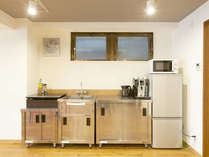 ・【共有キッチン】冷蔵庫、IHクッキングヒーター、電子レンジ等完備