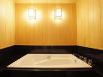 【松嶺】お風呂　独立した浴室は全面ヒノキ張りの優雅な設計です。