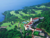 *伊豆半島の東海岸に建ち、海・緑・溢れるばかりの陽光と、清浄な空気に囲まれた川奈ホテル