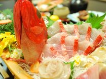 *夕食一例/御宿名産の新鮮な魚介類をたっぷりと！見た目も華やかにご提供いたします