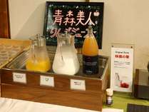 【ご朝食一例】青森県産100％林檎ジュースと牛乳を絶妙な割合でミックスしたオリジナルドリンクです。