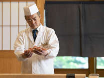 【和食料理長】高井大樹・・・趣味は釣りでプライベートでも魚の見利きや調理法を日々研究。