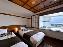 【WAMODERN和洋室】タイル造りの客室展望風呂からは函館を一望できます。