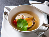 『佛跳牆（ファッチューチョン）千年蒸し』中華料理の最高級スープは連泊でしか味わえない特別メニュー。
