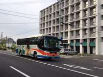 竹原～広島間を走る高速バス『かぐや姫号』ホテルから徒歩１分の場所で乗降可能。
