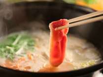 【信州産鶏三種の水炊き鍋】こだわりの白濁スープとよく合います。