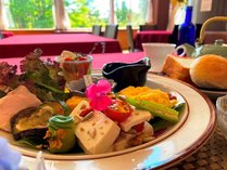 ●【朝食】季節の地元野菜が入った和洋朝食で病気に負けない身体づくりを♪