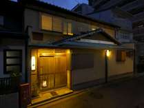 夜の外観イメージ｜京都清水の町家 和