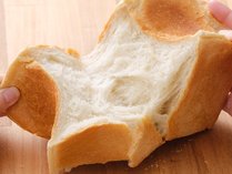 【カフェでMorning】＜朝食付＞世界でも珍しい「もち小麦」使用のプレミアム食パンで朝活！